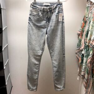 Willow & Root slightly distressed jeans with tag.